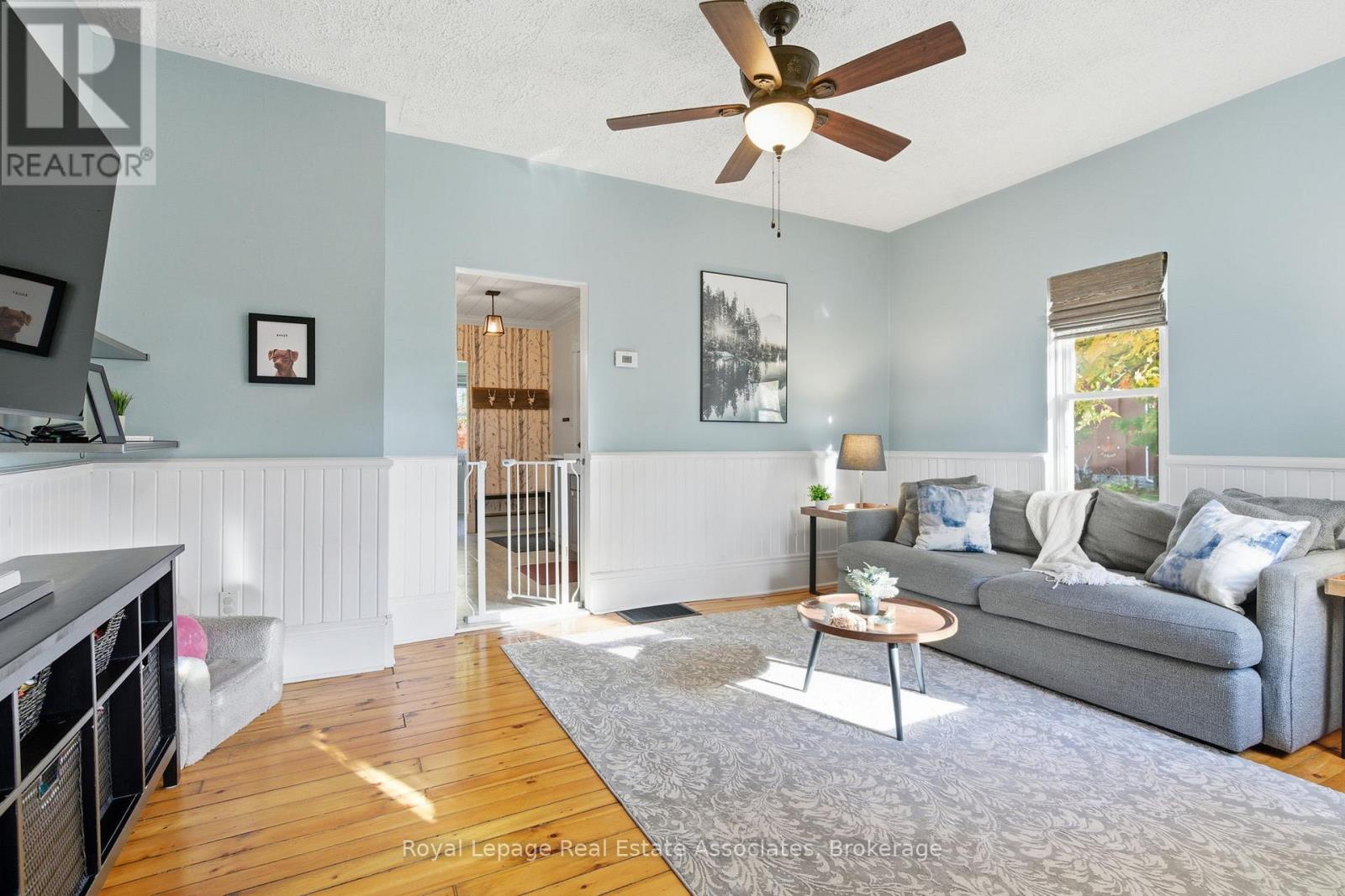 3 Shaw Avenue E, Cambridge, Ontario  N3C 1E7 - Photo 5 - X12465466