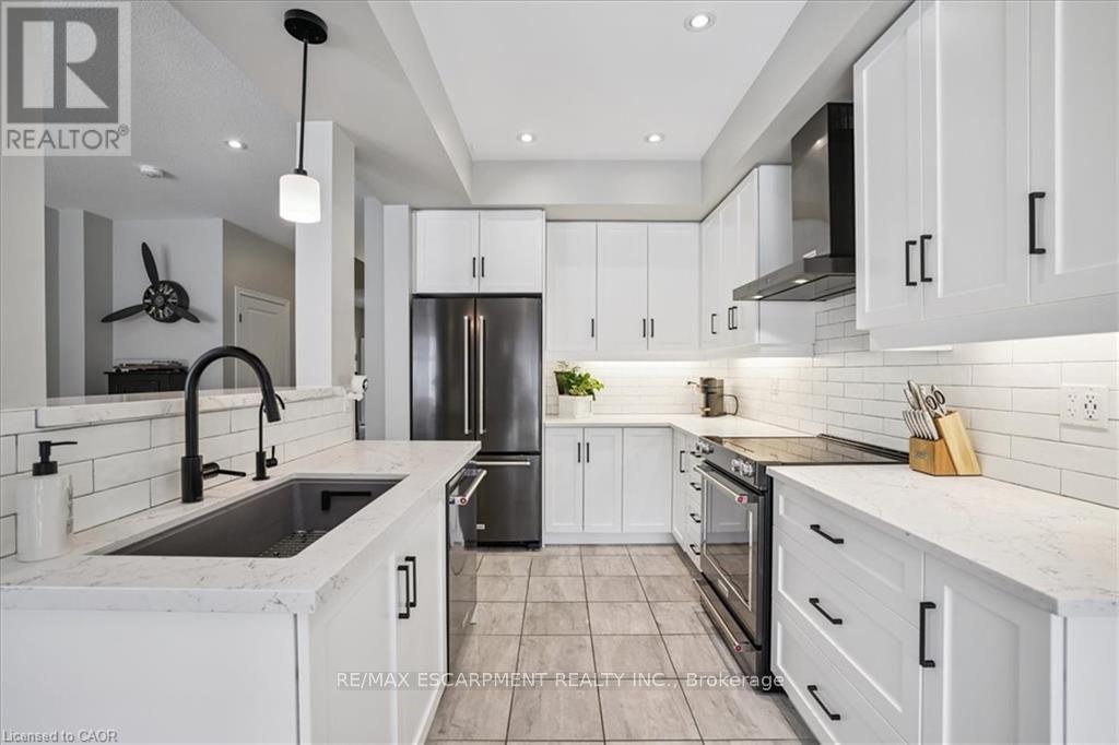 81 BEASLEY GROVE, Hamilton, Ontario