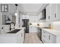 81 BEASLEY GROVE, Hamilton, Ontario