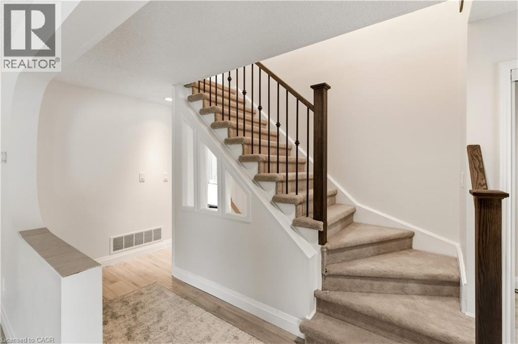 2 Giffin Road, Dundas, Ontario  L9H 6S1 - Photo 6 - 40779616