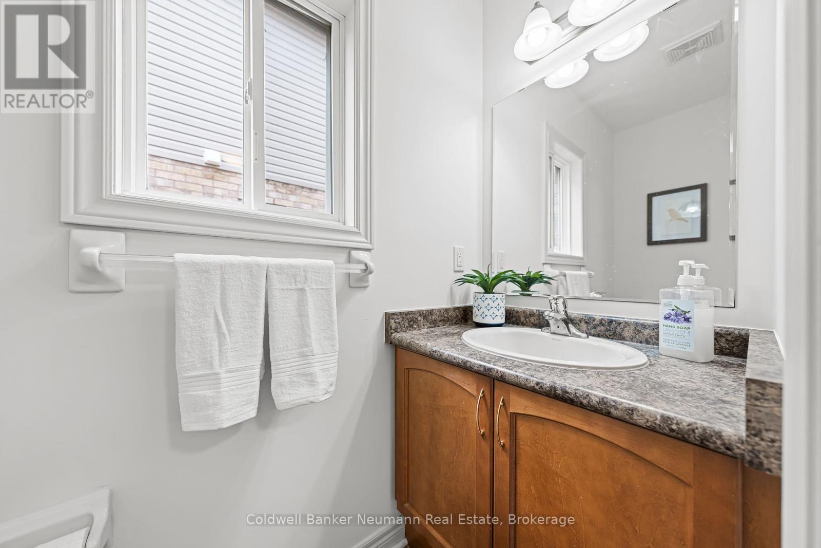 42 Mcarthur Drive, Guelph, Ontario  N1L 1S2 - Photo 11 - X12465630