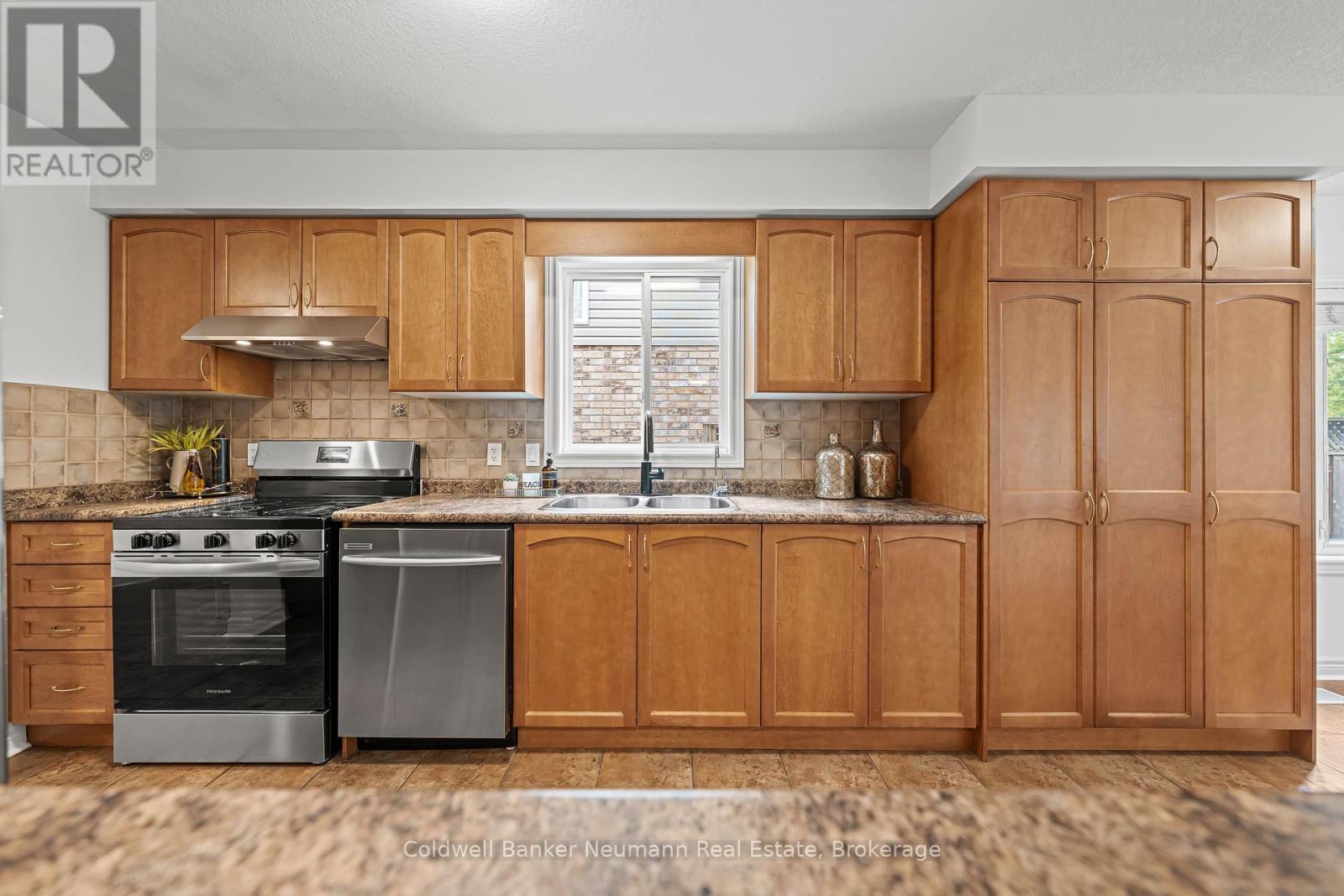 42 Mcarthur Drive, Guelph (Pineridge/westminster Woods), Ontario  N1L 1S2 - Photo 16 - X12465630