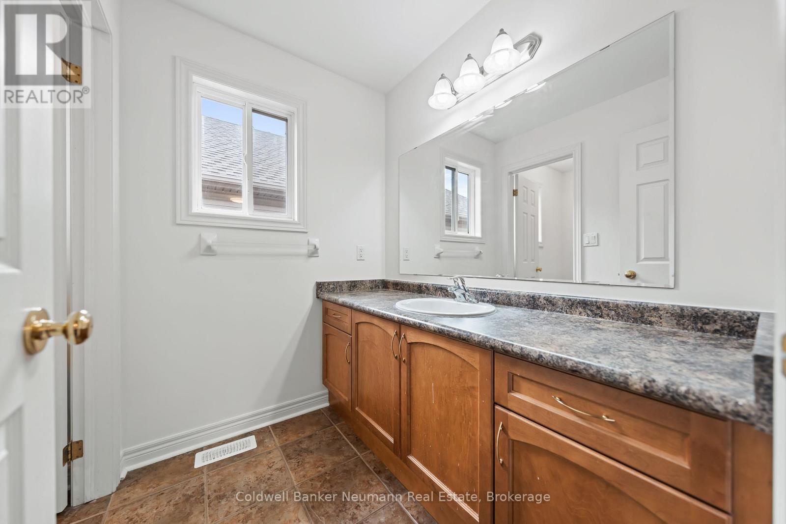 42 Mcarthur Drive, Guelph (Pineridge/westminster Woods), Ontario  N1L 1S2 - Photo 35 - X12465630