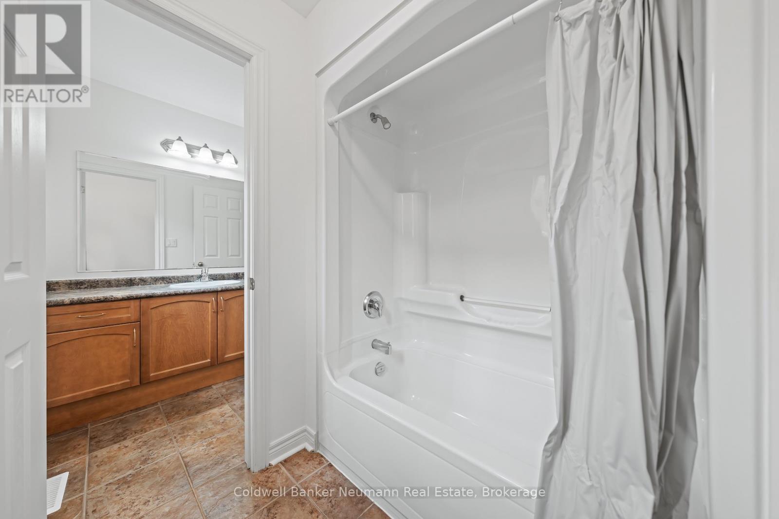 42 Mcarthur Drive, Guelph, Ontario  N1L 1S2 - Photo 36 - X12465630