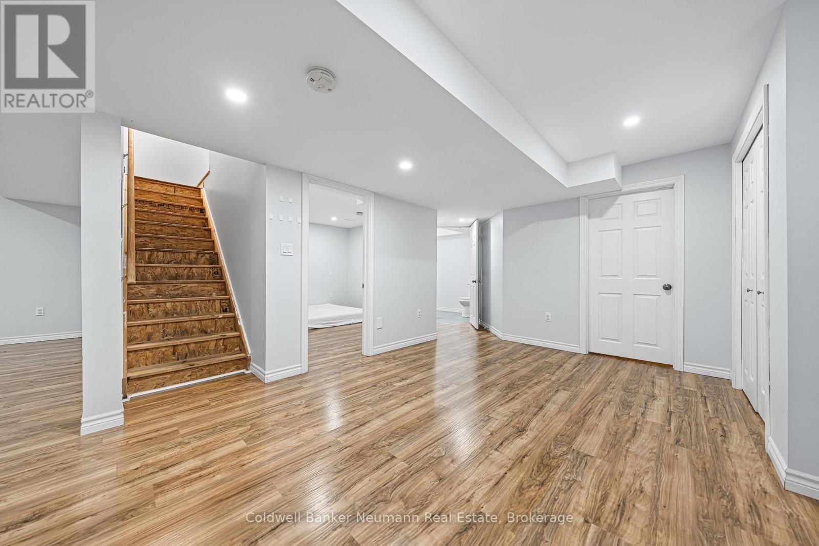 42 Mcarthur Drive, Guelph, Ontario  N1L 1S2 - Photo 38 - X12465630