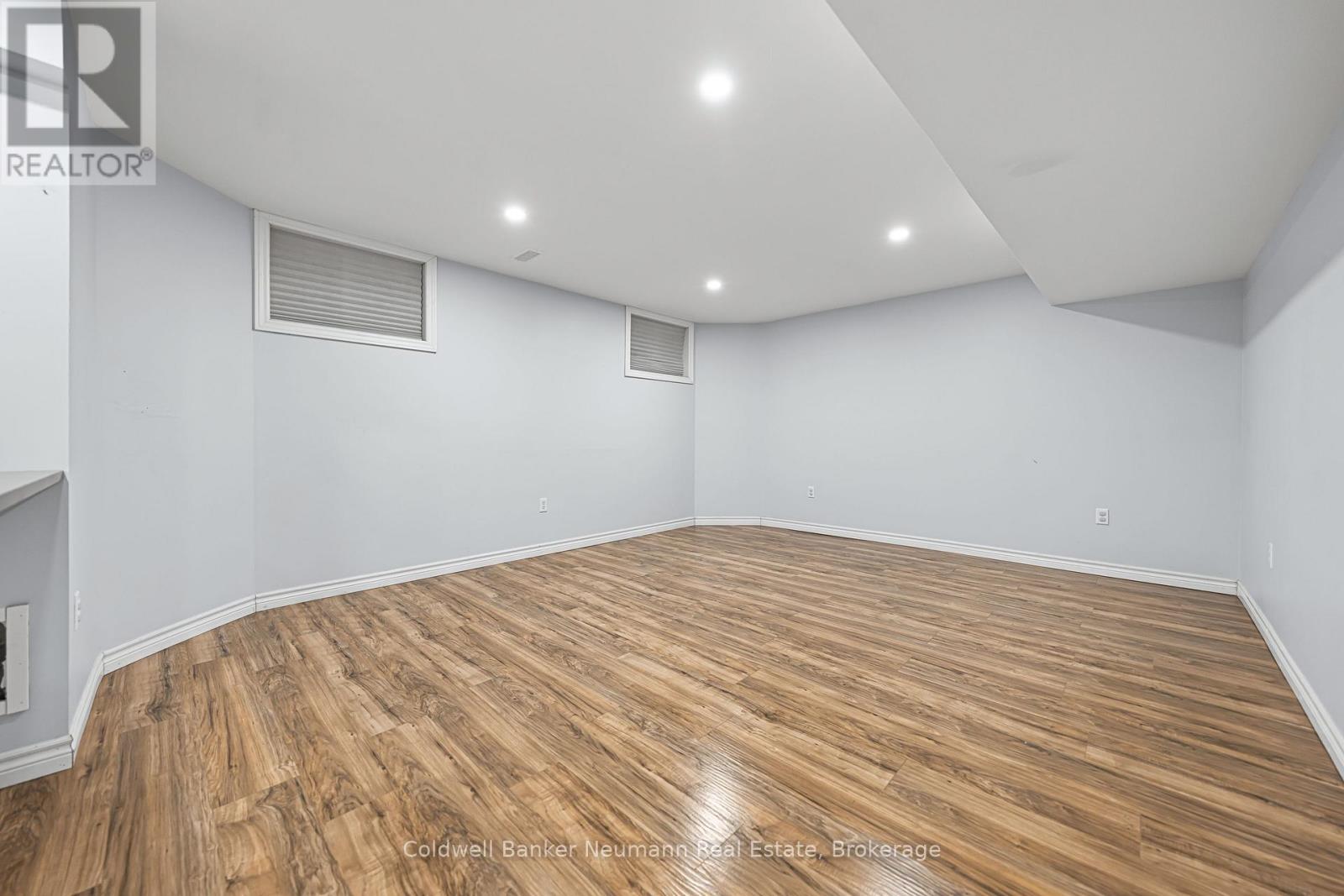 42 Mcarthur Drive, Guelph (Pineridge/westminster Woods), Ontario  N1L 1S2 - Photo 39 - X12465630