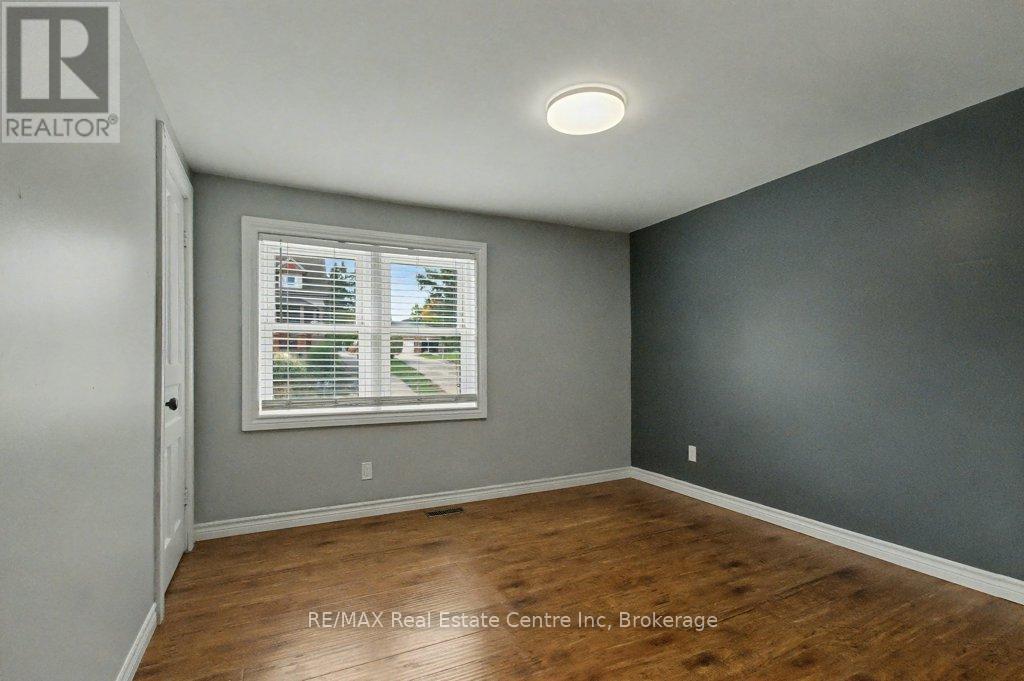 18 High Street, Mapleton, Ontario  N0G 2V0 - Photo 15 - X12465636