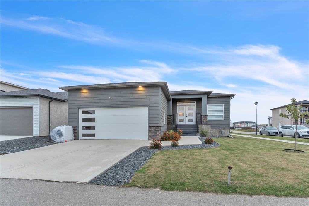 901 Vaughan Avenue, Selkirk, Manitoba  R1A 4N4 - Photo 0 - 202526698