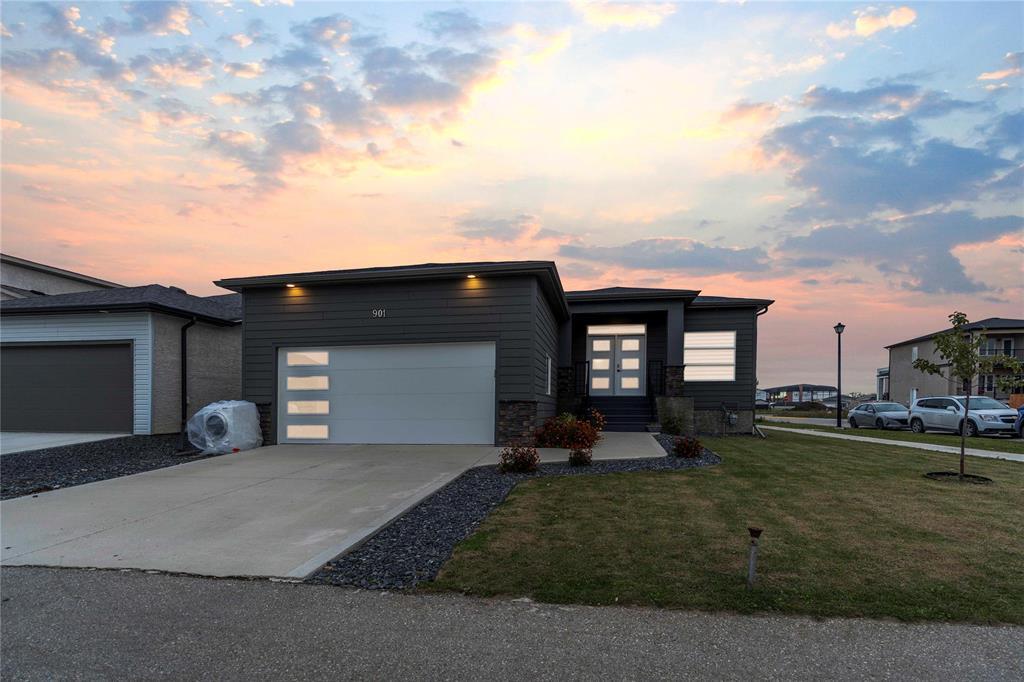 901 Vaughan Avenue, Selkirk, Manitoba  R1A 4N4 - Photo 1 - 202526698
