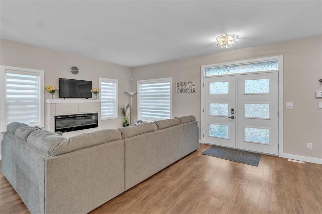 901 Vaughan Avenue, Selkirk, Manitoba  R1A 4N4 - Photo 3 - 202526698