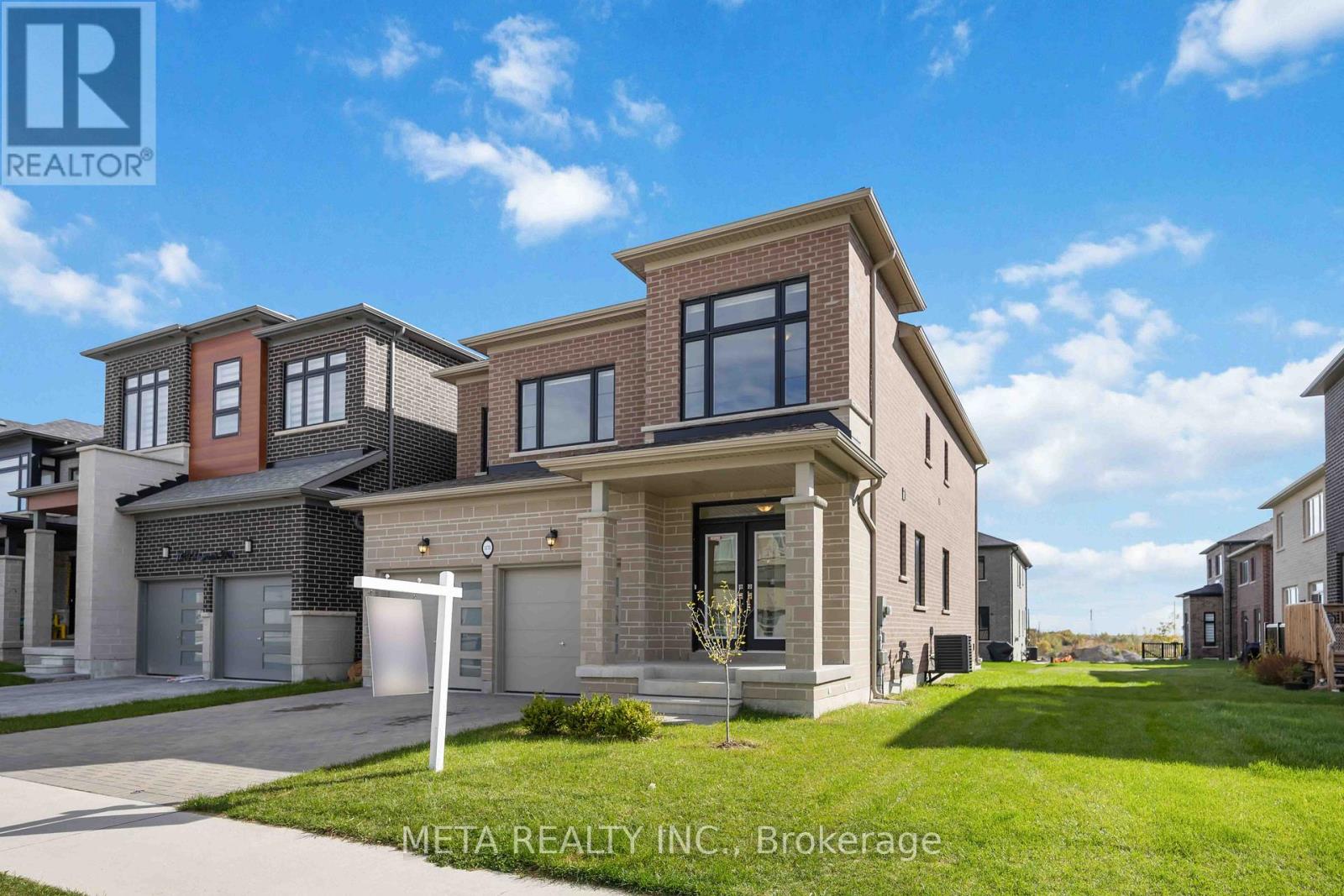 1175 Plymouth Drive, Oshawa, Ontario  L1L 0T4 - Photo 2 - E12452260