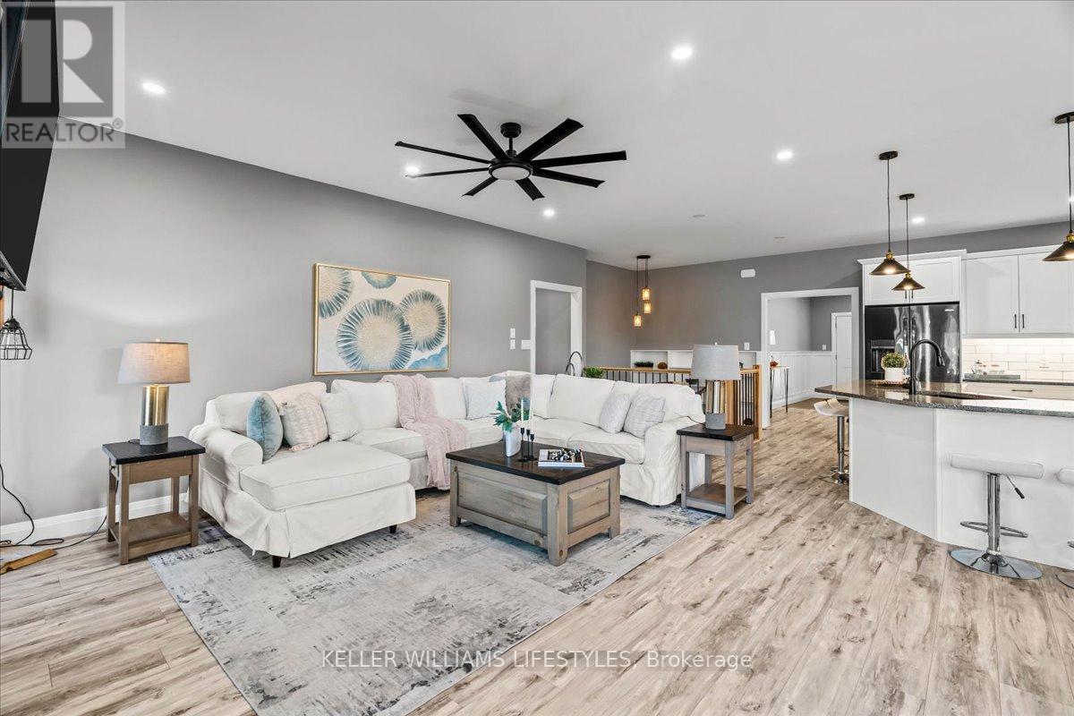 92 Queen Street, North Middlesex, Ontario  N0M 1A0 - Photo 19 - X12465658