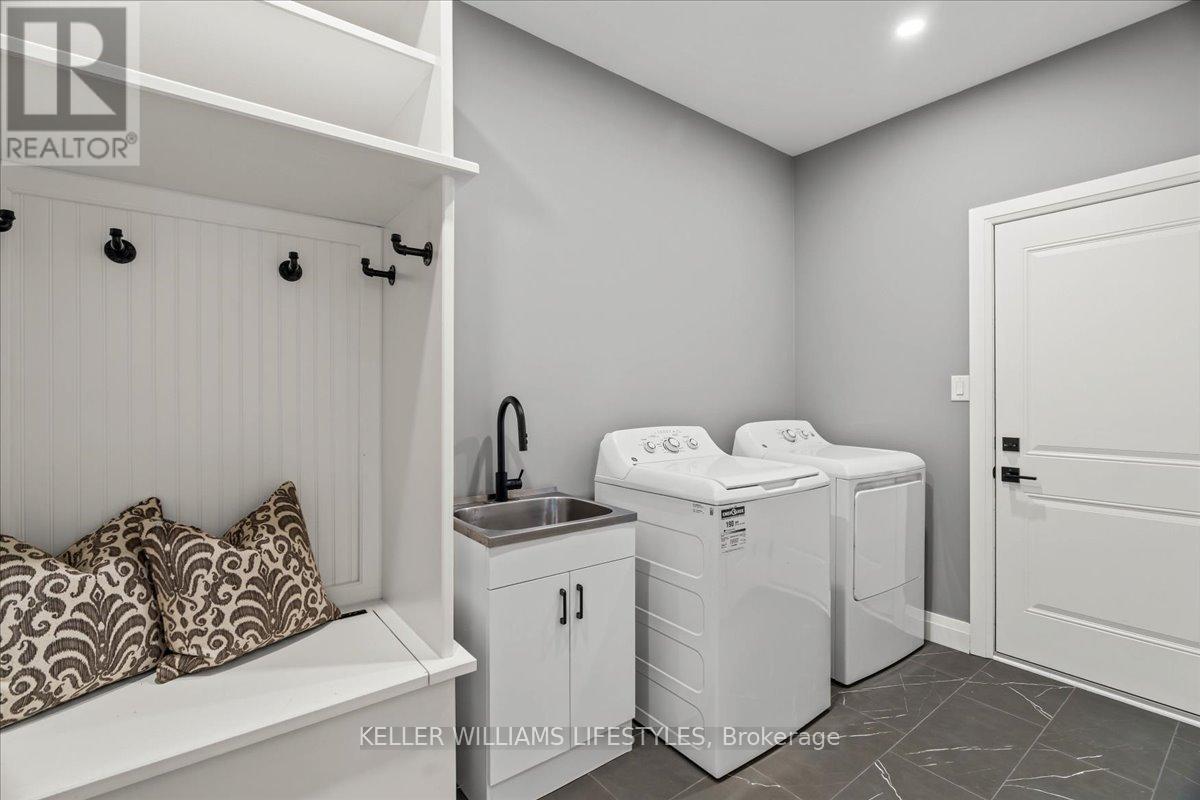 92 Queen Street, North Middlesex, Ontario  N0M 1A0 - Photo 21 - X12465658