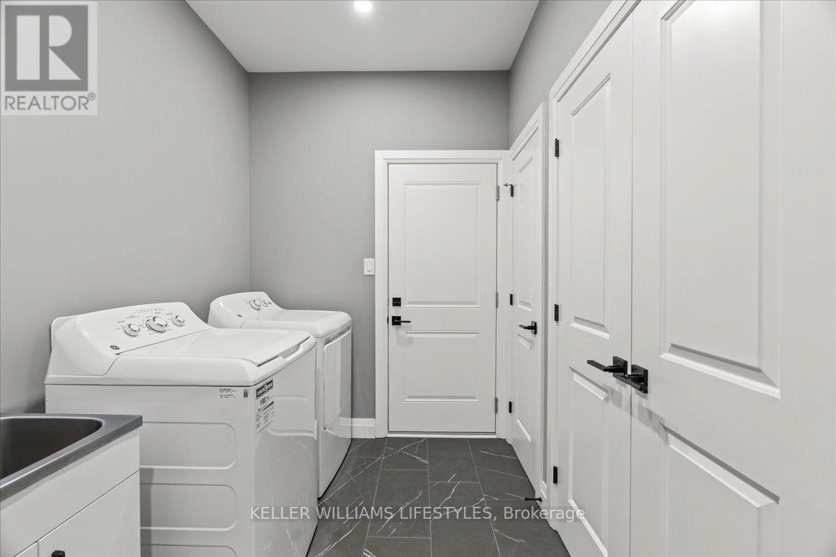 92 Queen Street, North Middlesex, Ontario  N0M 1A0 - Photo 22 - X12465658