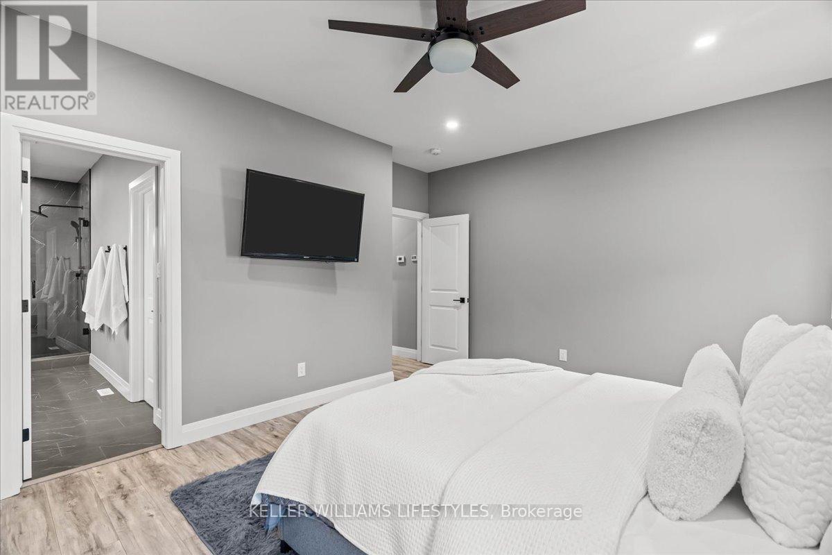 92 Queen Street, North Middlesex, Ontario  N0M 1A0 - Photo 24 - X12465658