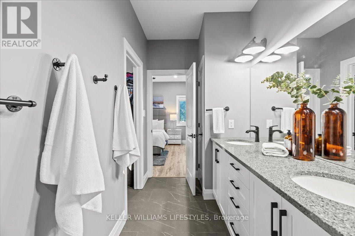 92 Queen Street, North Middlesex, Ontario  N0M 1A0 - Photo 28 - X12465658