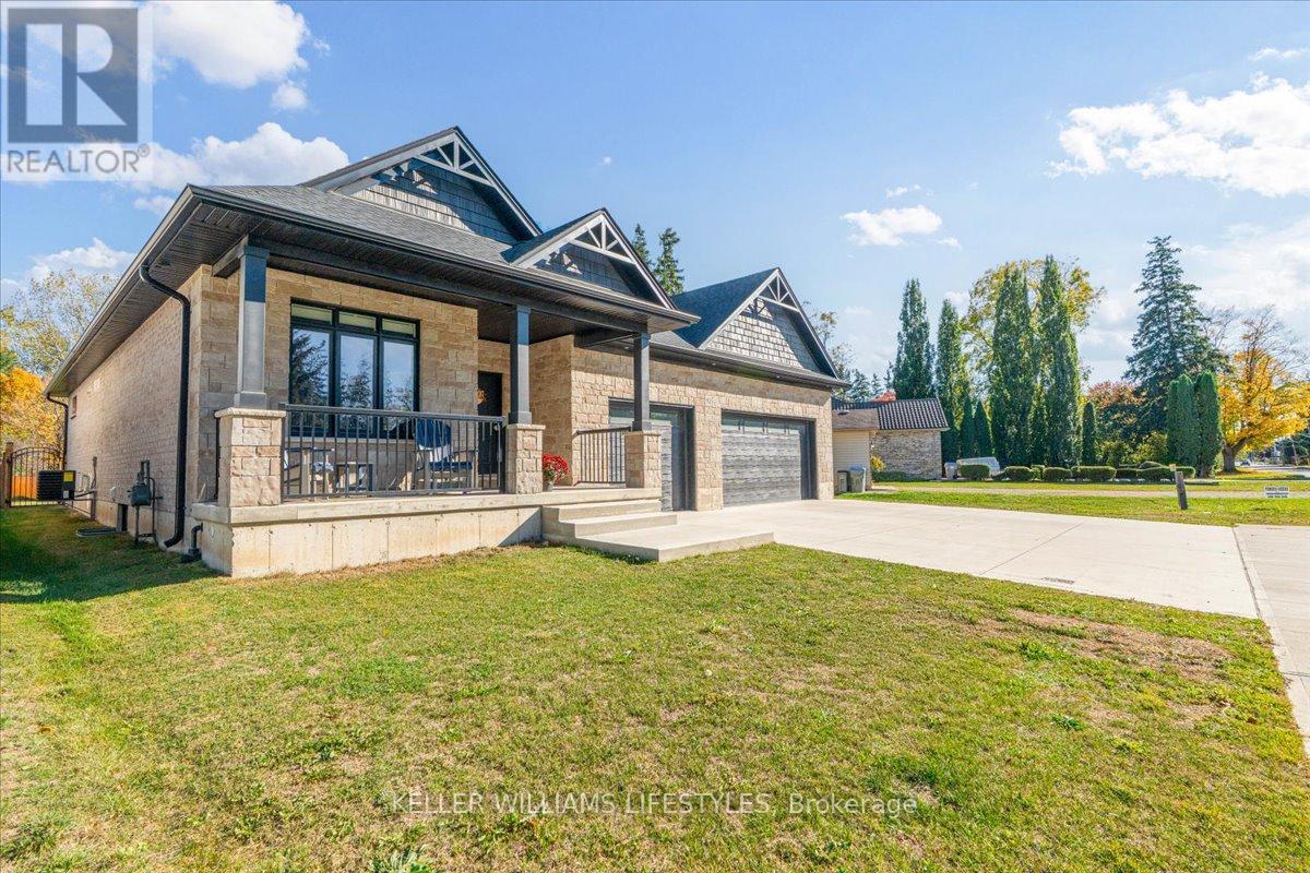92 Queen Street, North Middlesex, Ontario  N0M 1A0 - Photo 3 - X12465658