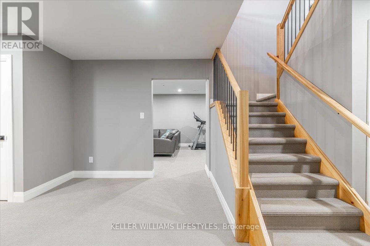 92 Queen Street, North Middlesex, Ontario  N0M 1A0 - Photo 31 - X12465658