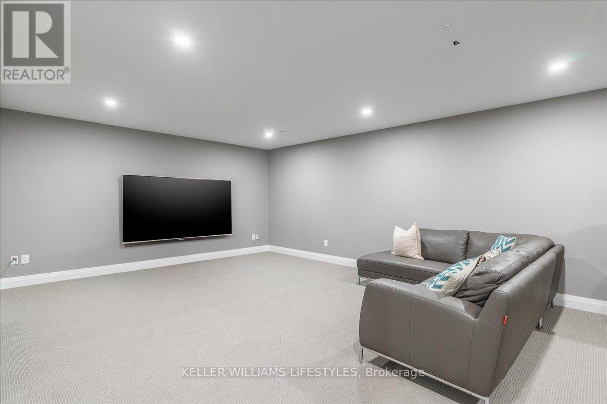 92 Queen Street, North Middlesex, Ontario  N0M 1A0 - Photo 32 - X12465658