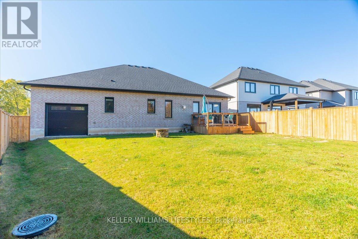 92 Queen Street, North Middlesex, Ontario  N0M 1A0 - Photo 41 - X12465658