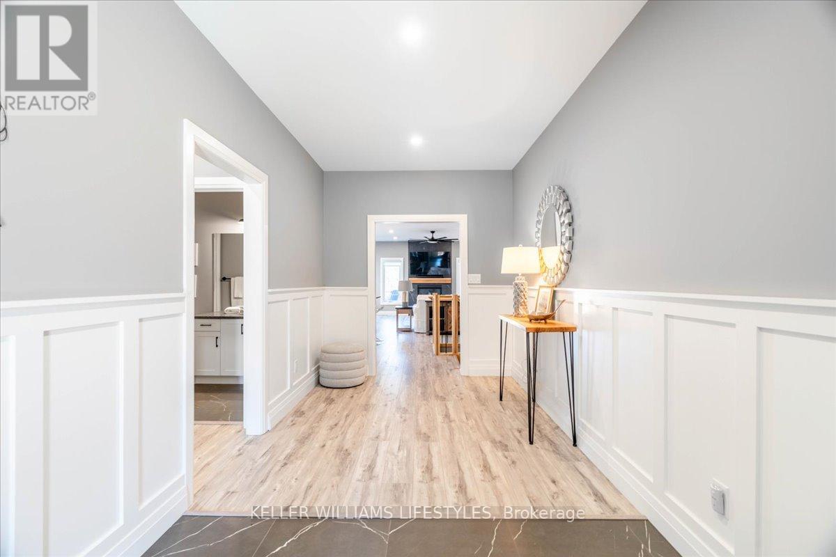 92 Queen Street, North Middlesex, Ontario  N0M 1A0 - Photo 5 - X12465658