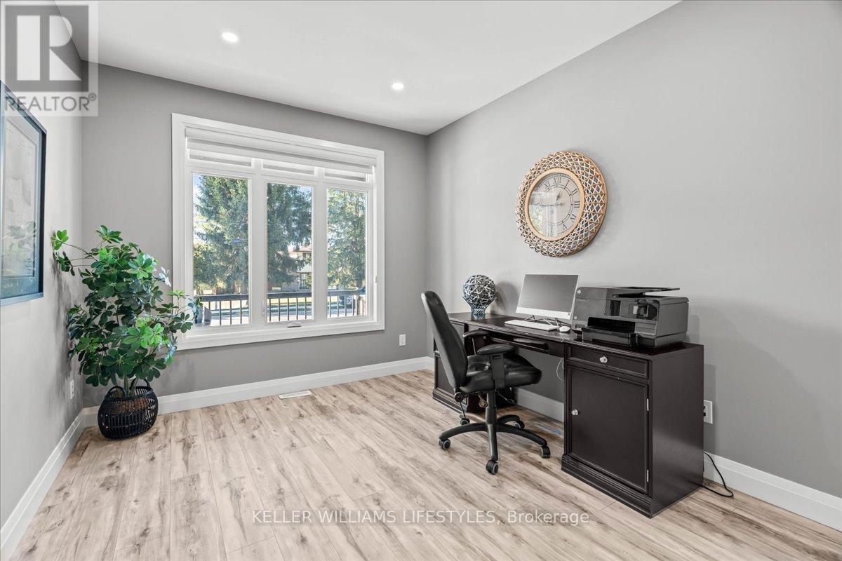 92 Queen Street, North Middlesex, Ontario  N0M 1A0 - Photo 7 - X12465658