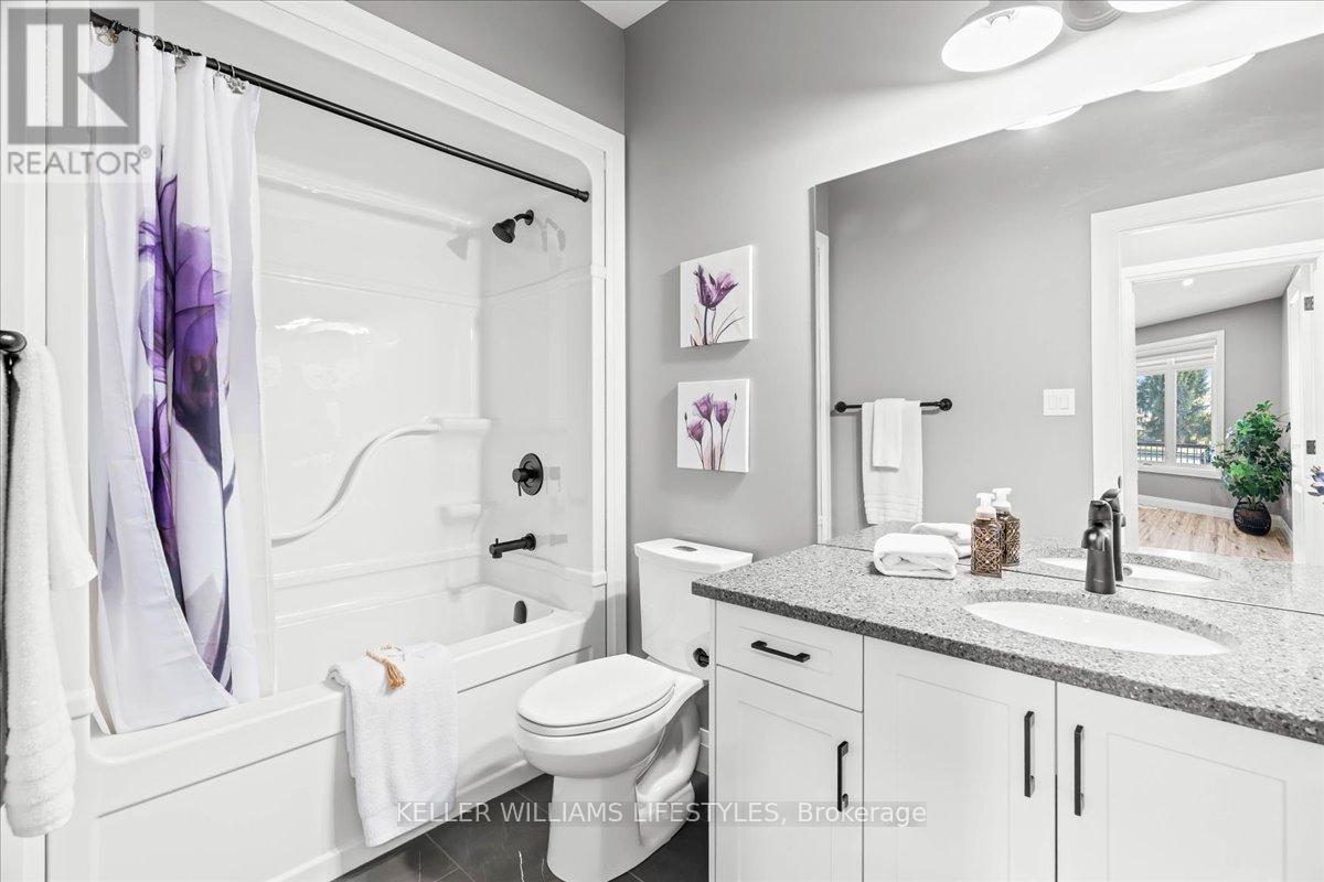 92 Queen Street, North Middlesex, Ontario  N0M 1A0 - Photo 9 - X12465658