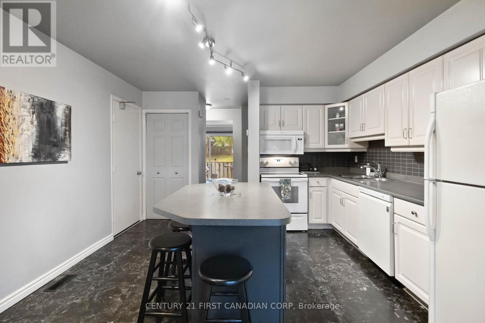 85 - 120 Centre Street, London South (South E), Ontario  N6J 4X4 - Photo 6 - X12465702
