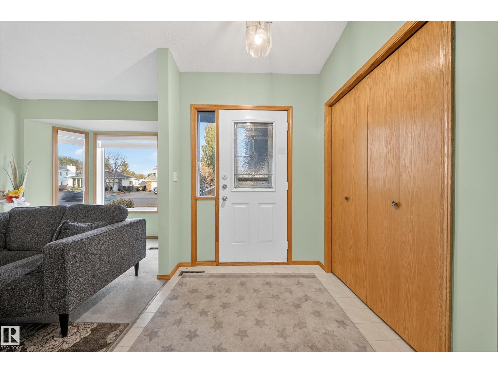 10 Alton Dr, Leduc, Alberta  T9E 6H2 - Photo 4 - E4462292