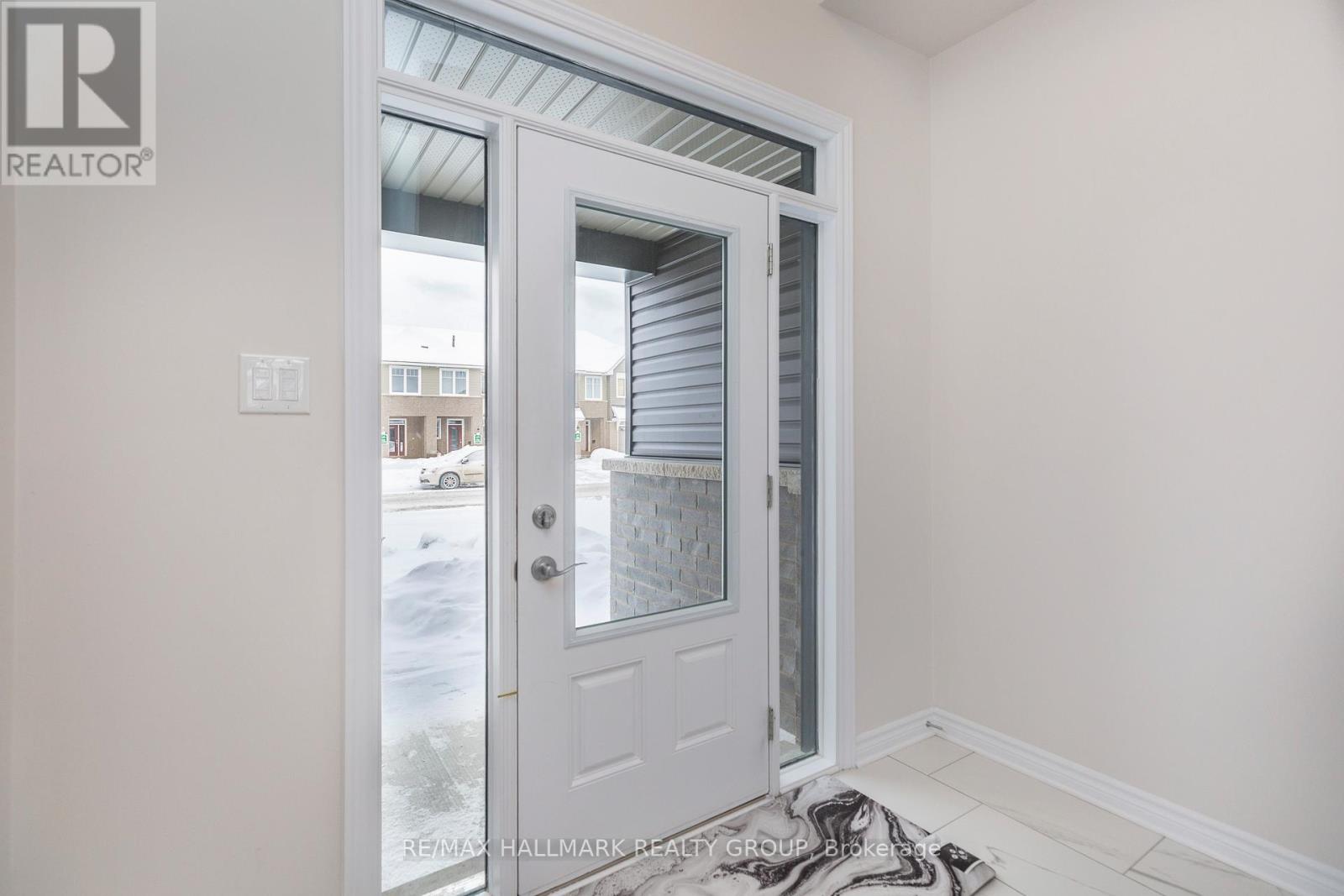 788 Miikana Road, Ottawa, Ontario  K1X 0G5 - Photo 2 - X12465672