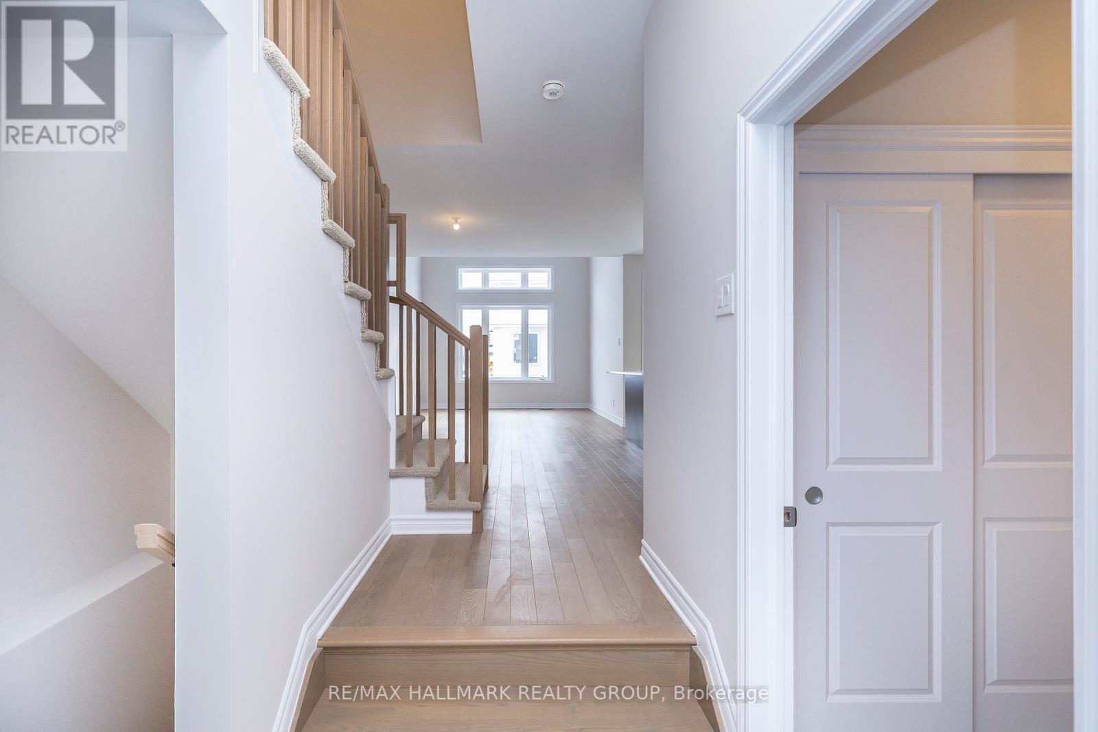 788 Miikana Road, Ottawa, Ontario  K1X 0G5 - Photo 4 - X12465672