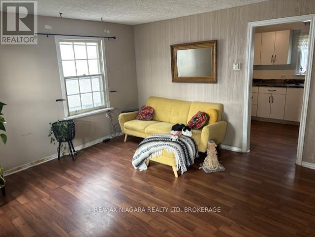 6245 Churchill Street, Niagara Falls (Arad/fallsview), Ontario  L2G 2X5 - Photo 4 - X12465617