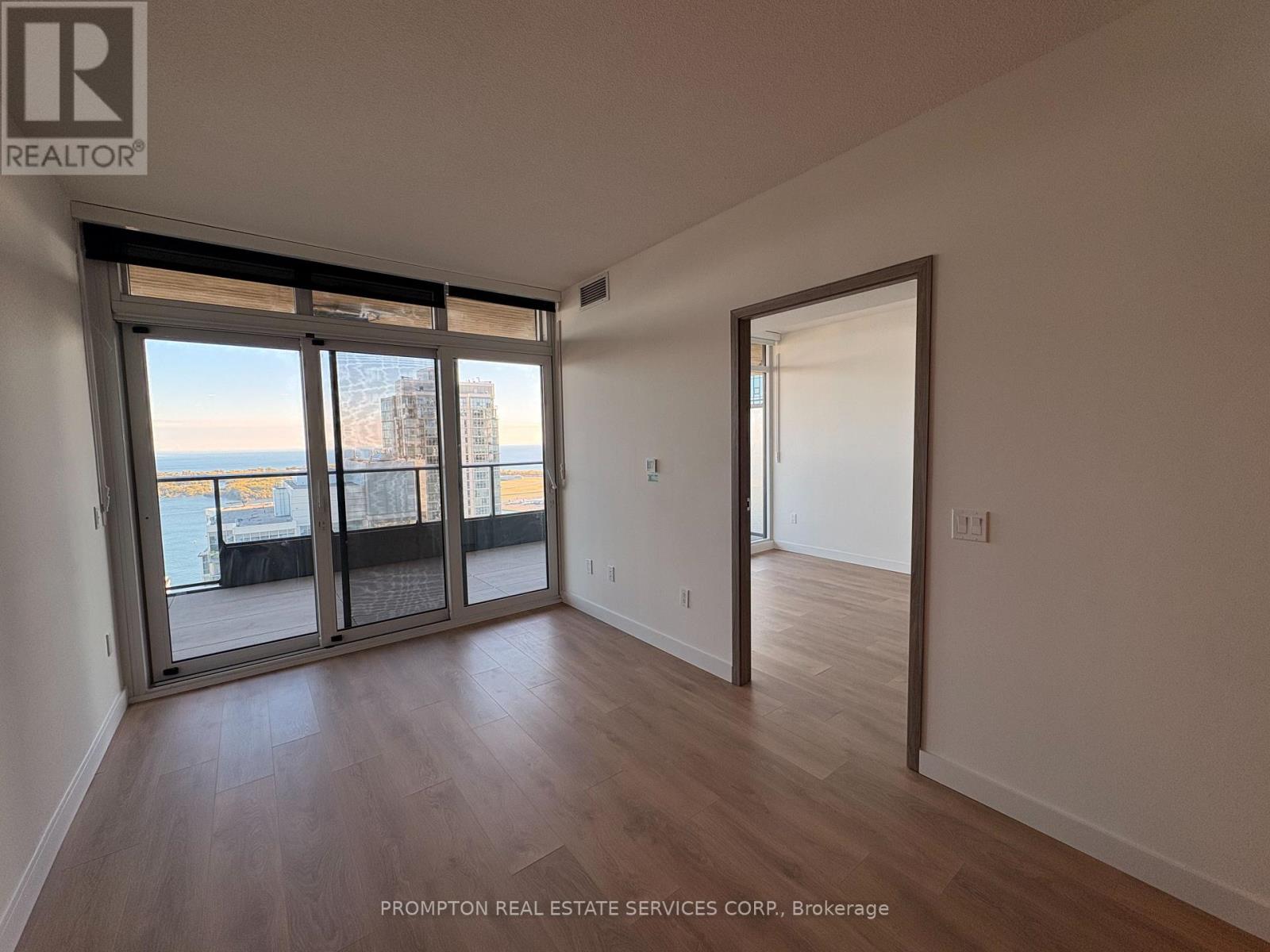 4705 - 1 Concord Cityplace Way, Toronto, Ontario  M5V 0X3 - Photo 4 - C12465485