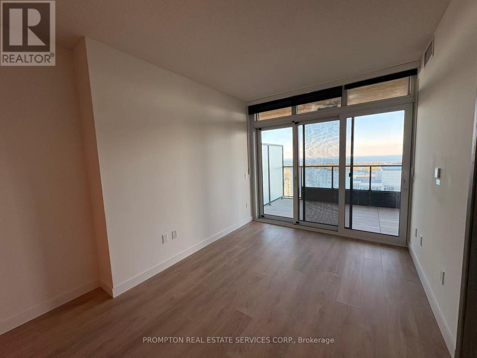 4705 - 1 Concord Cityplace Way, Toronto, Ontario  M5V 0X3 - Photo 5 - C12465485