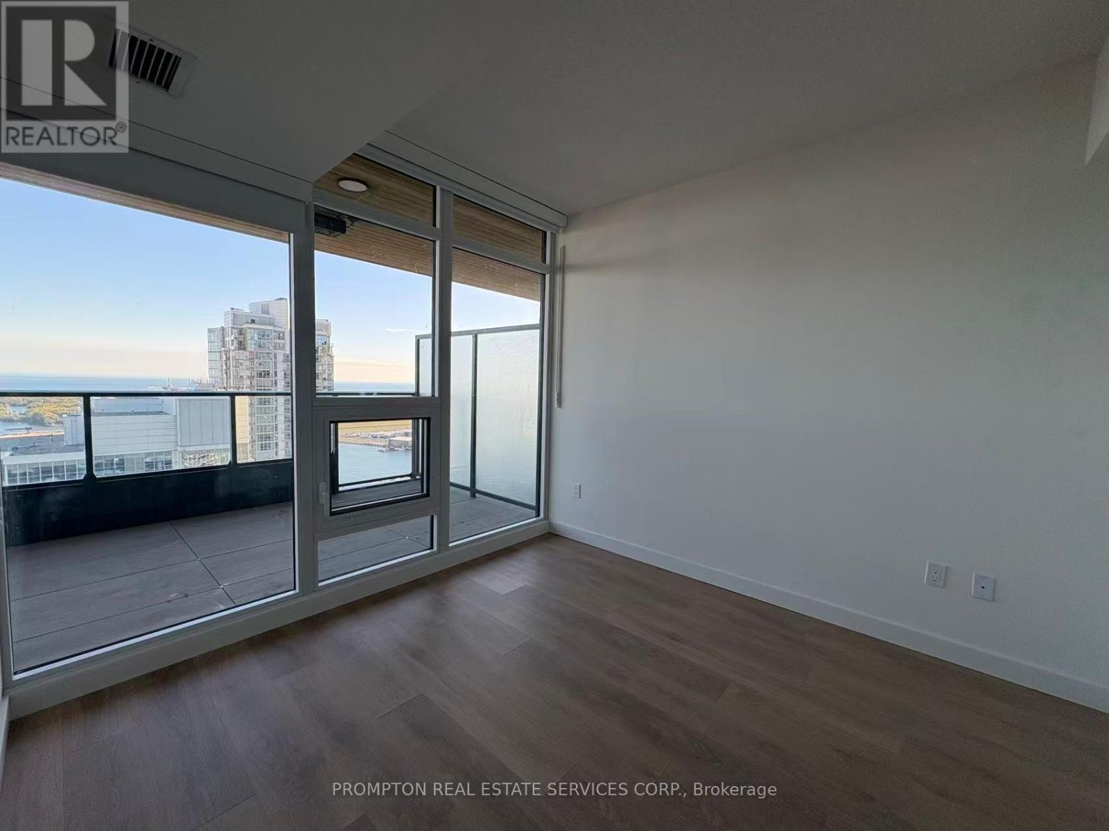 4705 - 1 Concord Cityplace Way, Toronto, Ontario  M5V 0X3 - Photo 6 - C12465485