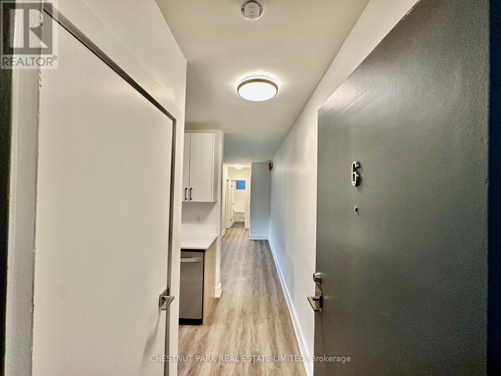 6 - 11 Wingreen Court, Toronto, Ontario  M3B 1B9 - Photo 2 - C12465508