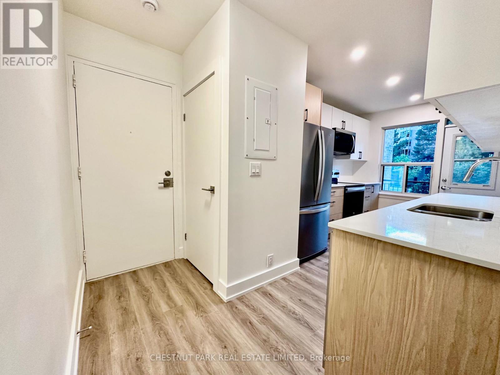 6 - 11 Wingreen Court, Toronto, Ontario  M3B 1B9 - Photo 3 - C12465508