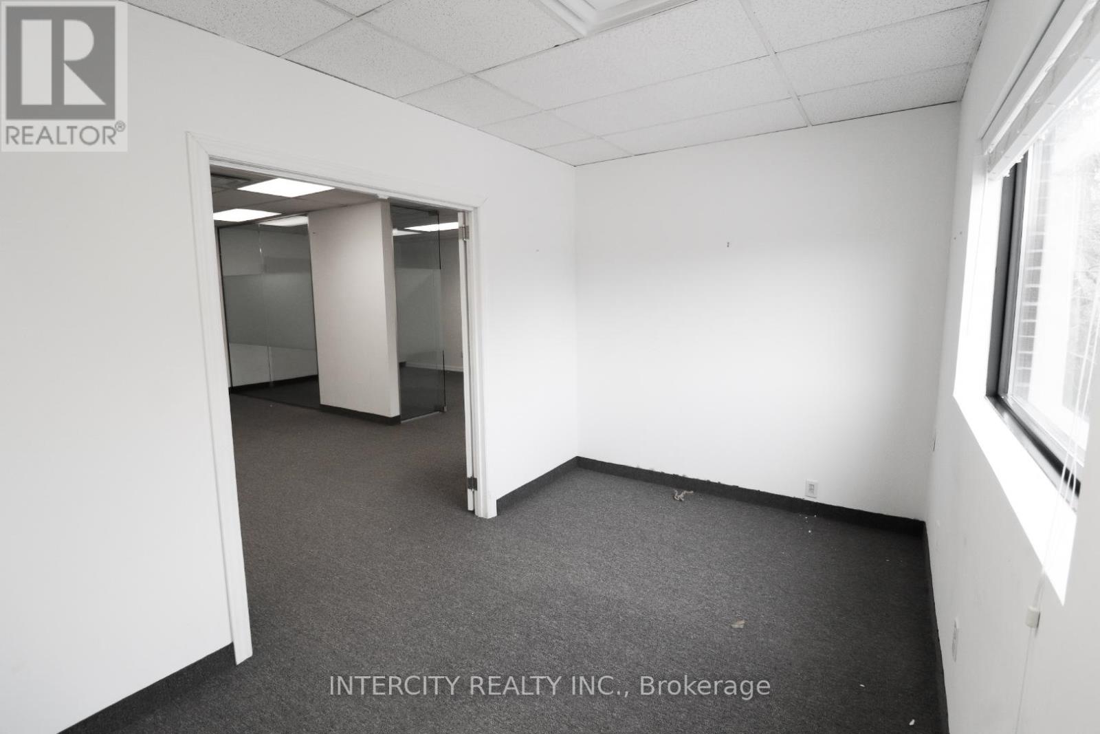 200 - 738 Sheppard Avenue E, Toronto (Bayview Village), Ontario  M2K 1C4 - Photo 19 - C12465536