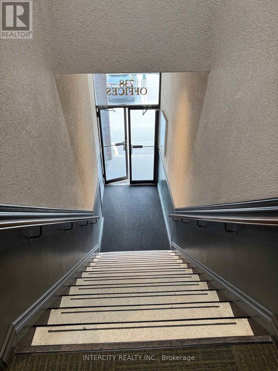 200 - 738 Sheppard Avenue E, Toronto (Bayview Village), Ontario  M2K 1C4 - Photo 7 - C12465536