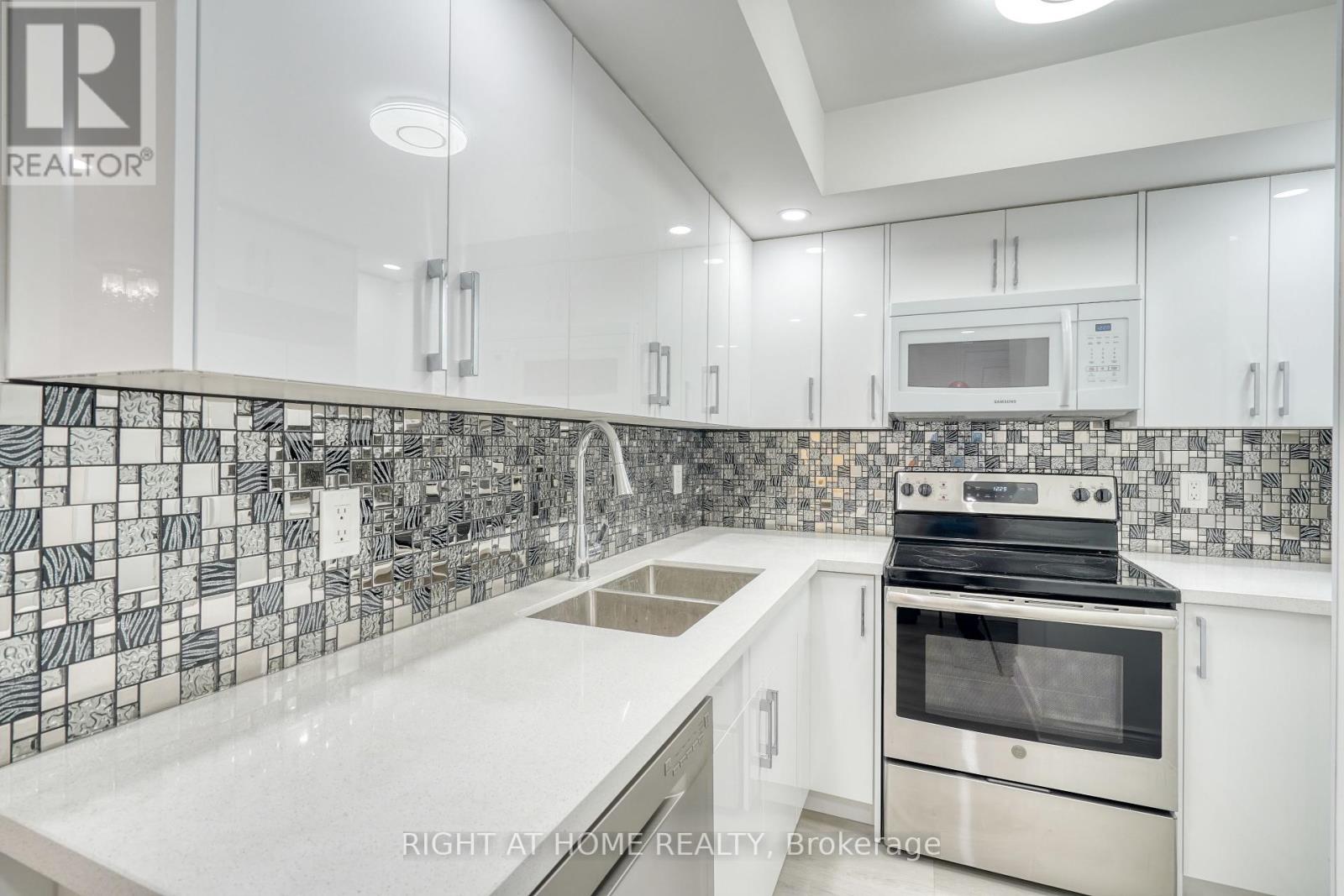 715 - 15 Northtown Way, Toronto (Willowdale East), Ontario  M2N 7A2 - Photo 14 - C12465552