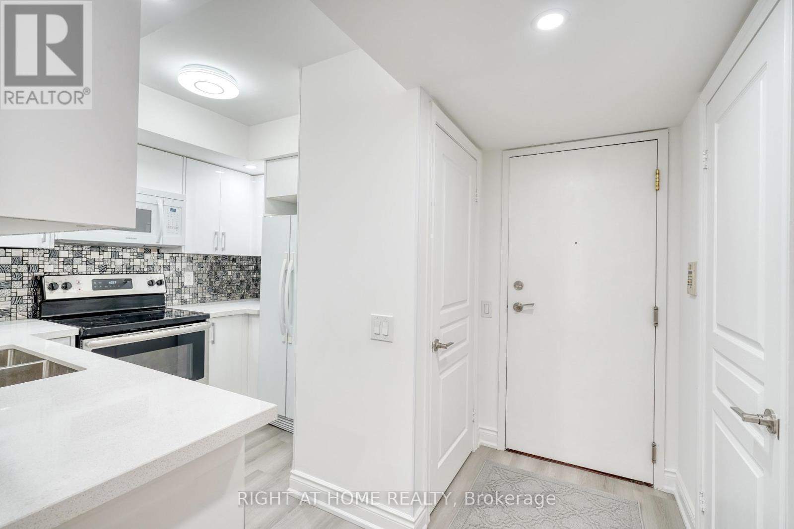 715 - 15 Northtown Way, Toronto (Willowdale East), Ontario  M2N 7A2 - Photo 15 - C12465552