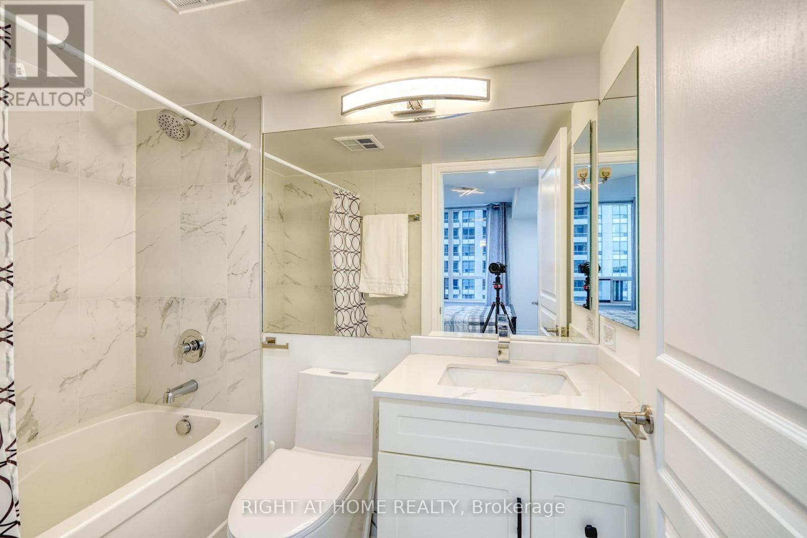 715 - 15 Northtown Way, Toronto (Willowdale East), Ontario  M2N 7A2 - Photo 22 - C12465552