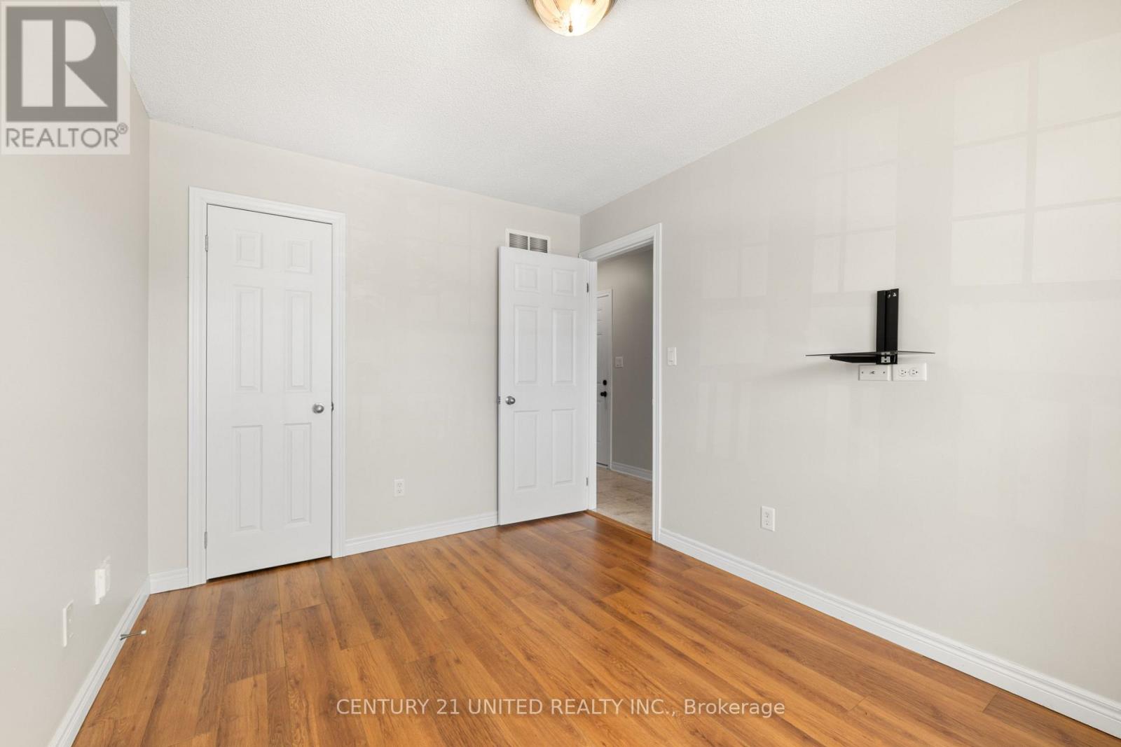 63 Fallingbrook Crescent, Kawartha Lakes, Ontario  K9V 0B3 - Photo 22 - X12465709