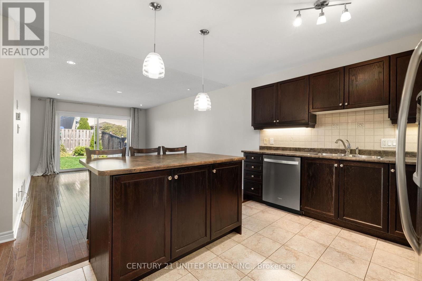 63 Fallingbrook Crescent, Kawartha Lakes, Ontario  K9V 0B3 - Photo 23 - X12465709