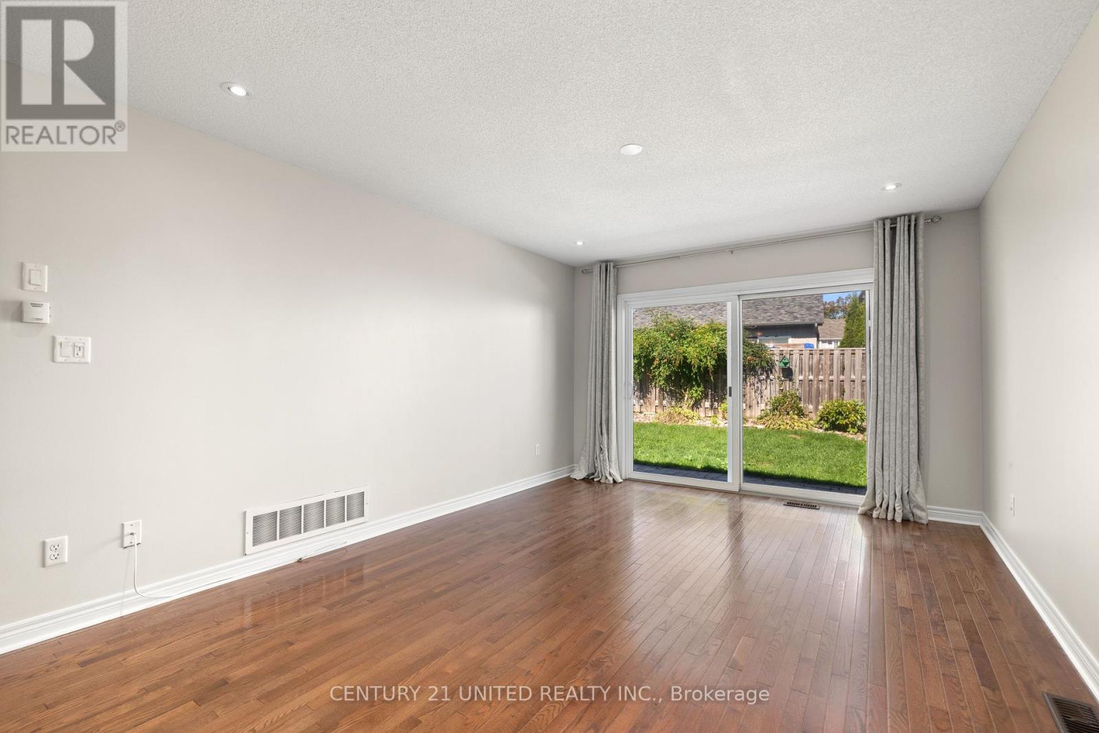63 Fallingbrook Crescent, Kawartha Lakes, Ontario  K9V 0B3 - Photo 28 - X12465709