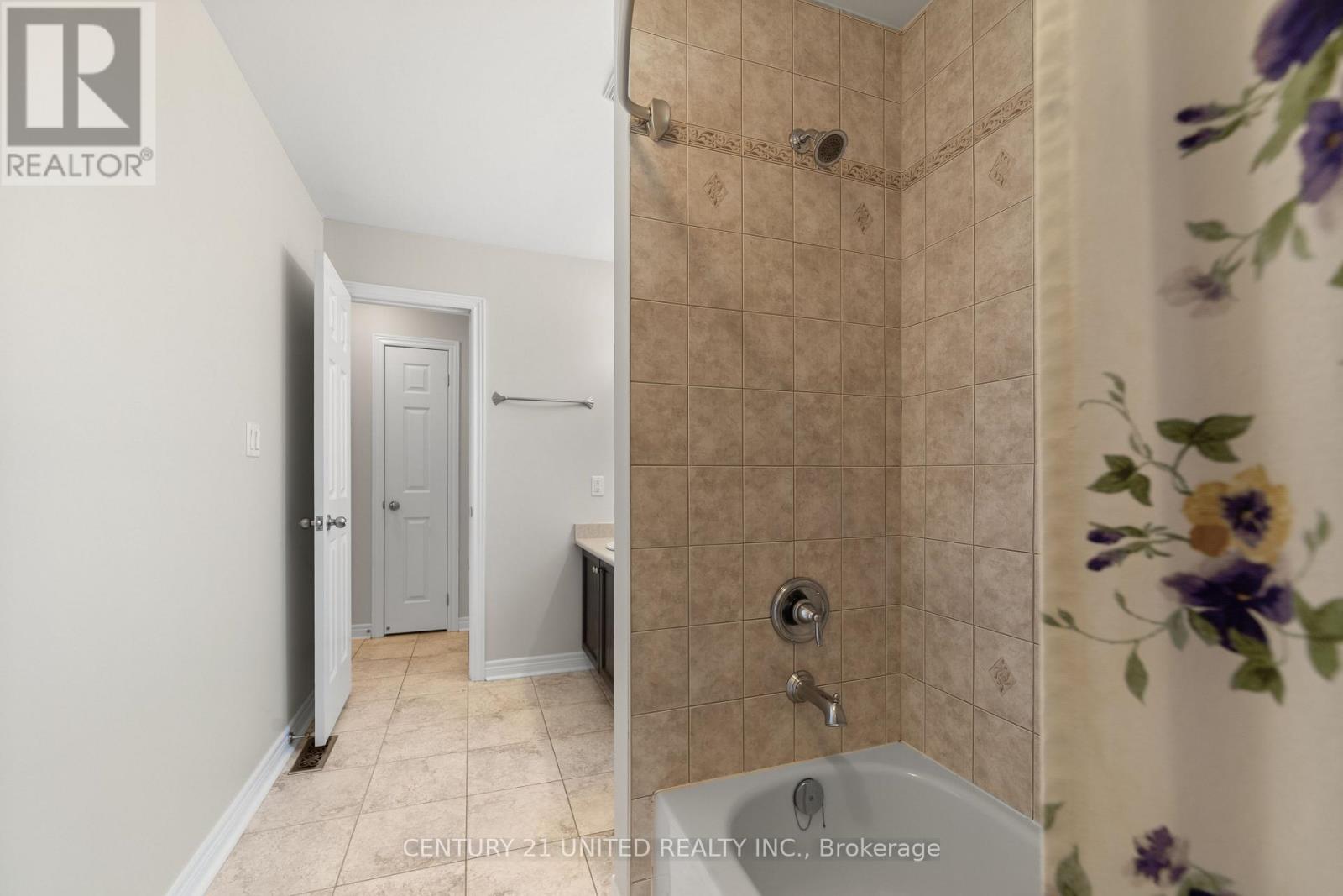 63 Fallingbrook Crescent, Kawartha Lakes, Ontario  K9V 0B3 - Photo 32 - X12465709
