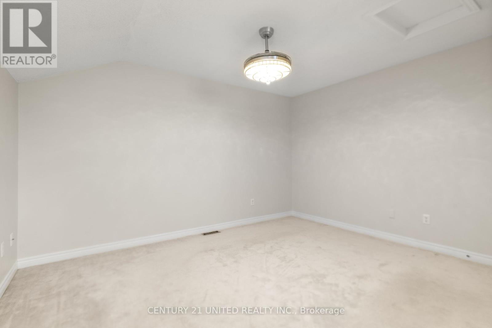 63 Fallingbrook Crescent, Kawartha Lakes, Ontario  K9V 0B3 - Photo 36 - X12465709