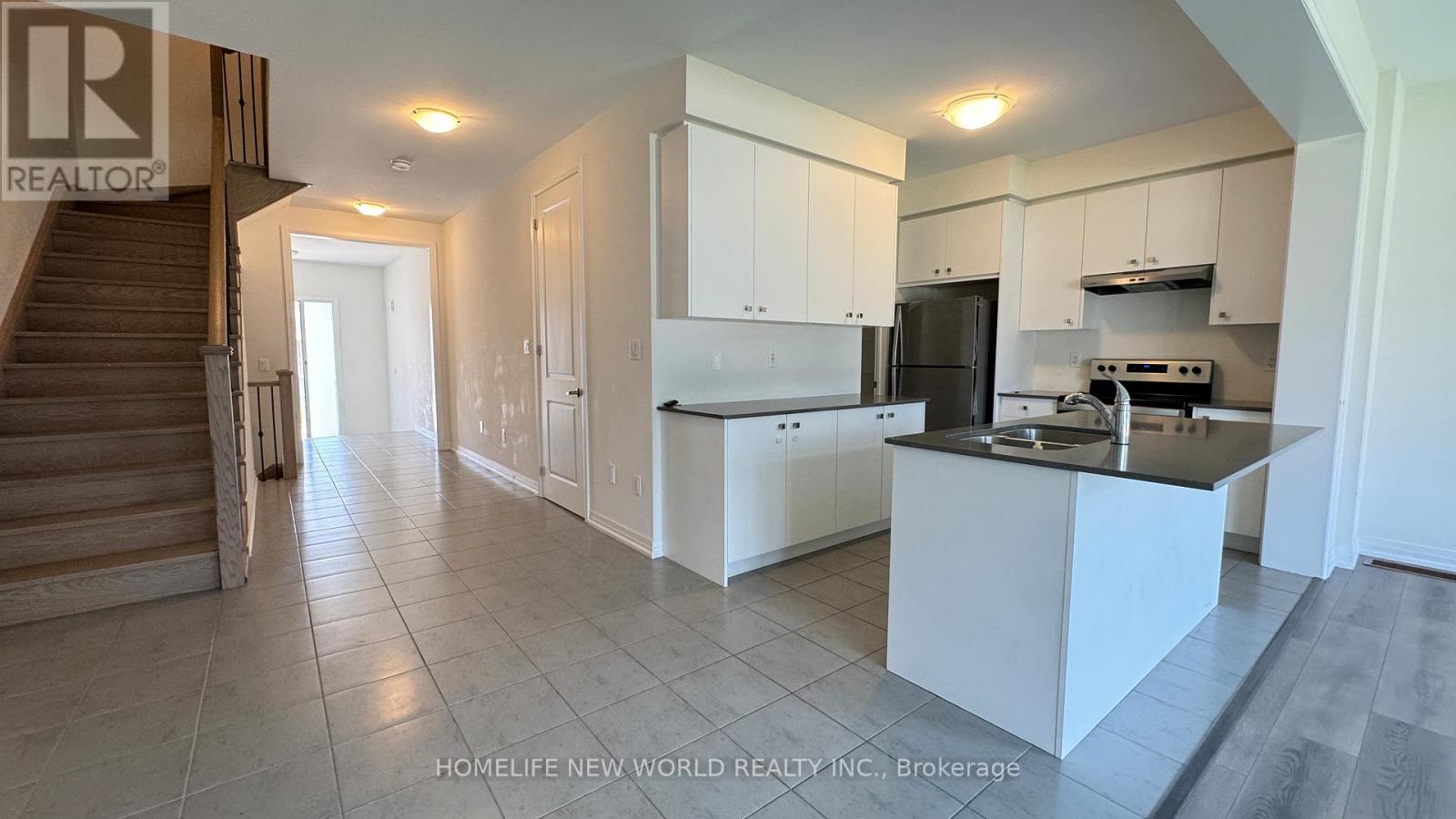 36 Van Wart Street, Whitby, Ontario  L1P 0P8 - Photo 4 - E12465560