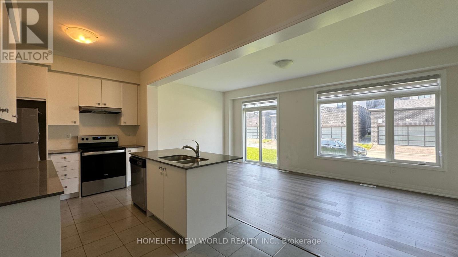 36 Van Wart Street, Whitby, Ontario  L1P 0P8 - Photo 5 - E12465560