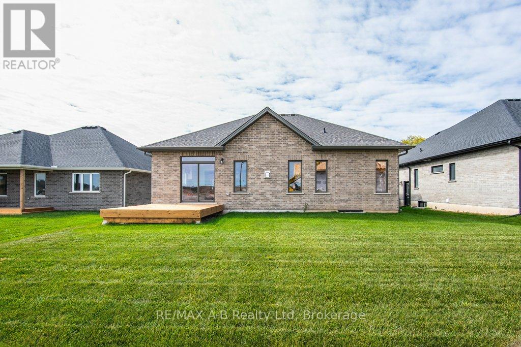 17 Diamond Street, East Zorra-Tavistock, Ontario  N0B 2R0 - Photo 5 - X12372795